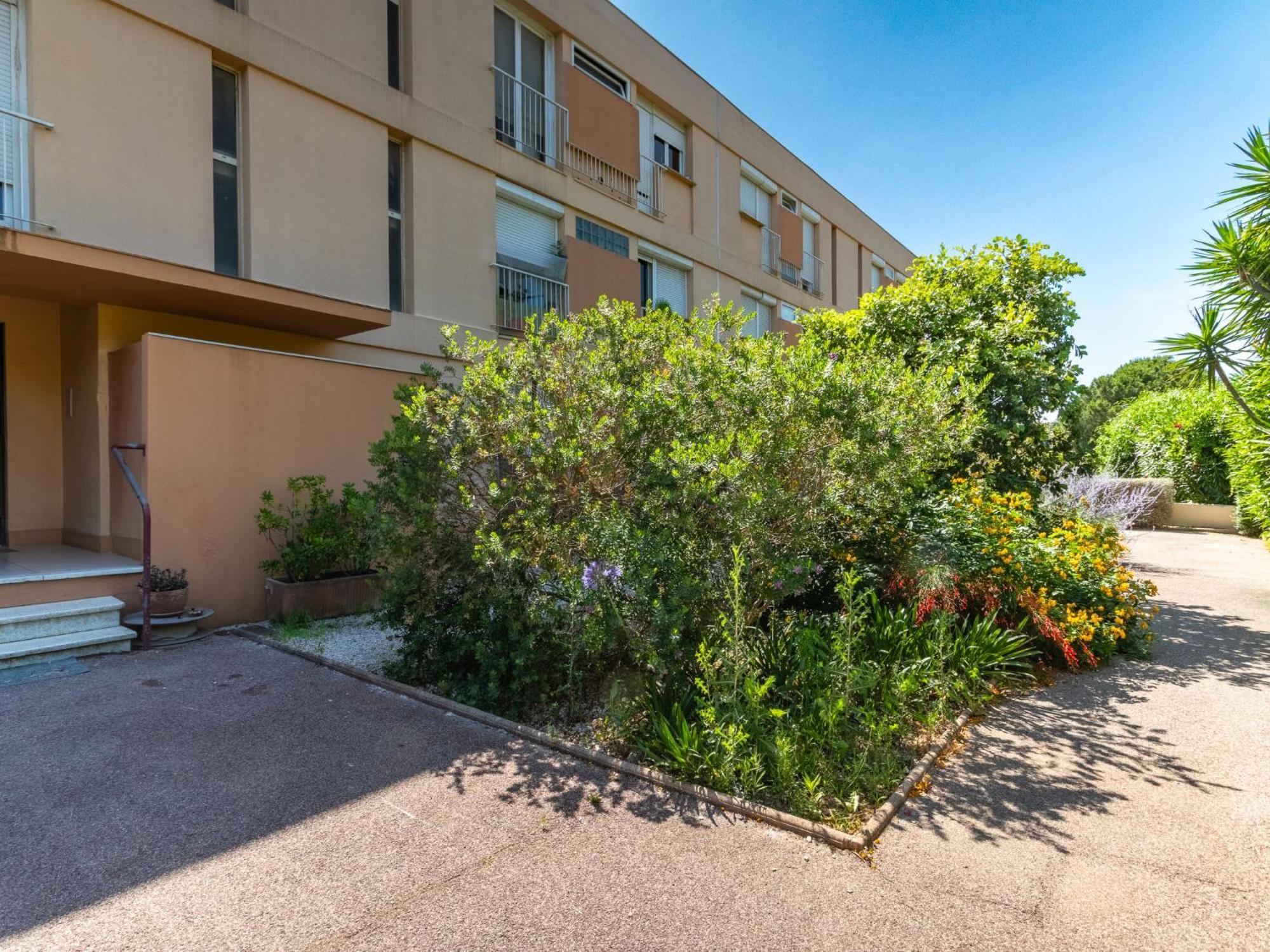 Apartment Les Ilaires By Interhome Le Lavandou Esterno foto